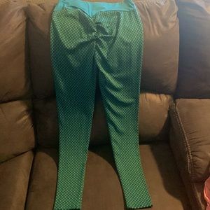 Tik Tok/Amazon famous leggings size small, green
Stretch